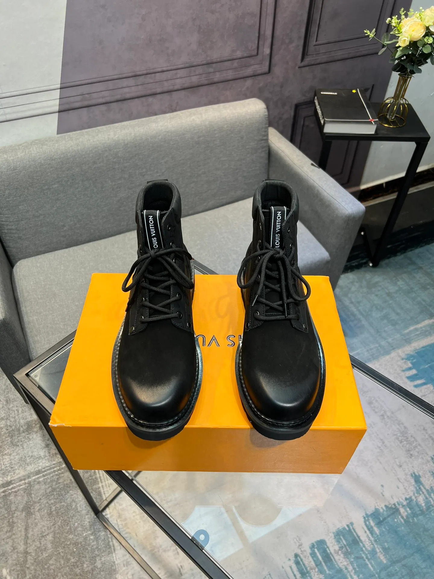 Men's shoes 💰900 L Home - the latest LV men's business casual boots, luxury and nobility are a must, all made of imported original first-layer cowhide, just to create a more comfortable wearing experience, ➕top imported water-dyed full cow lining, original high wear-resistant outsole! 👏👏 Size: Male 39-44; (38 45 46 customized)